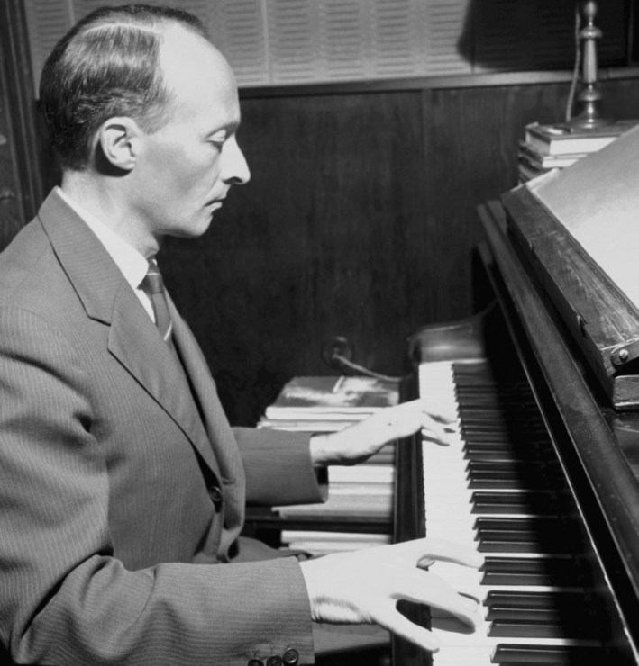 Witold Lutosławski at the piano, photo: Lucjan Fogiel / East News